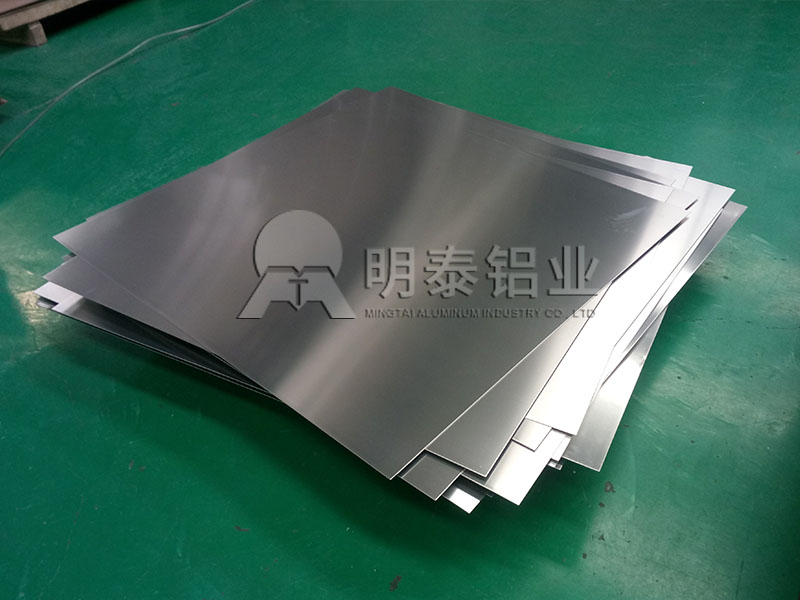 散熱片用1060h24鋁板一噸售價(jià)大概多少？